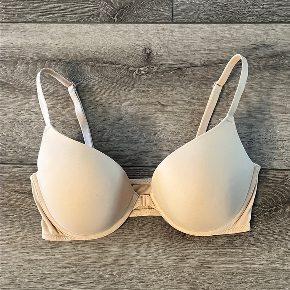 Pink by Victoria’s Secret wear everywhere front closure push up
Bra 36D - Picture 2 of 4